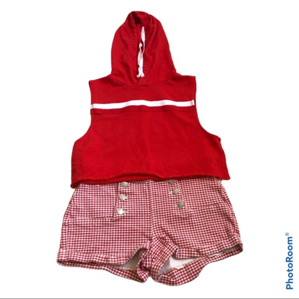 Flirtatious Top Med Almost Famous Shorts Size 9 Red White Checkered Cotton Blend